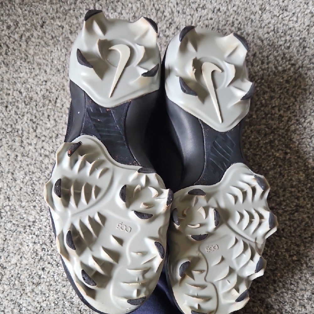 Nike Men's Black and White Trout Baseball Cleats - Picture 3 of 6